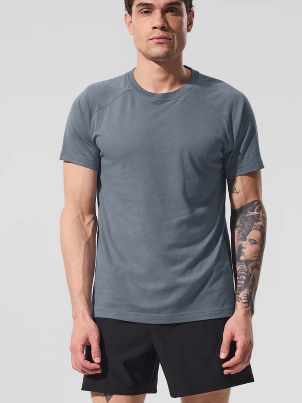 Under Armour Men's Fitted Short Sleeve Tee in Slate Gray size Medium
